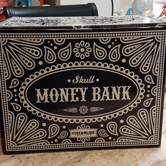 Streamline Golden Skull Money Bank - Picture 6 of 7